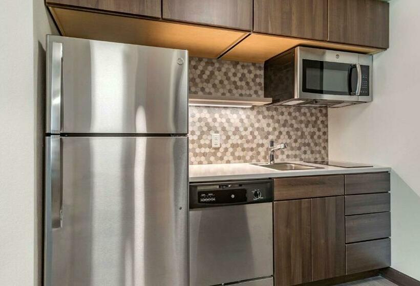 Люкс Кровать Кинг, Mainstay Suites Waukeewest Des Moines