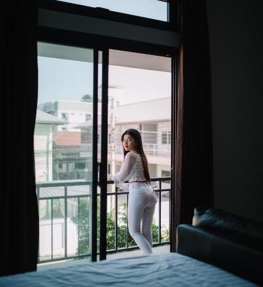 디럭스 룸 킹사이즈 침대, Debua Mahasarakham