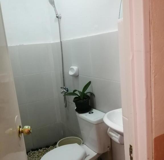 Четырехместный Номер Классик, Mil's Hillside Tourist Inn
