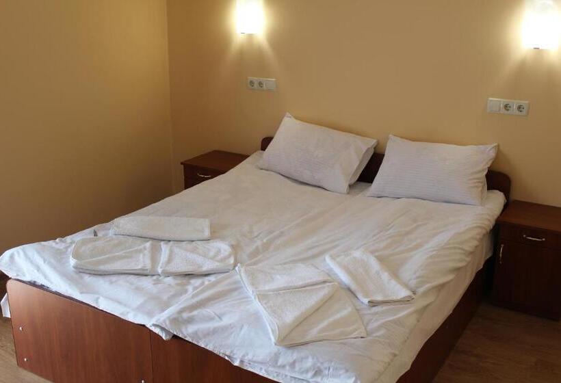 Family Suite, Sukhoviia