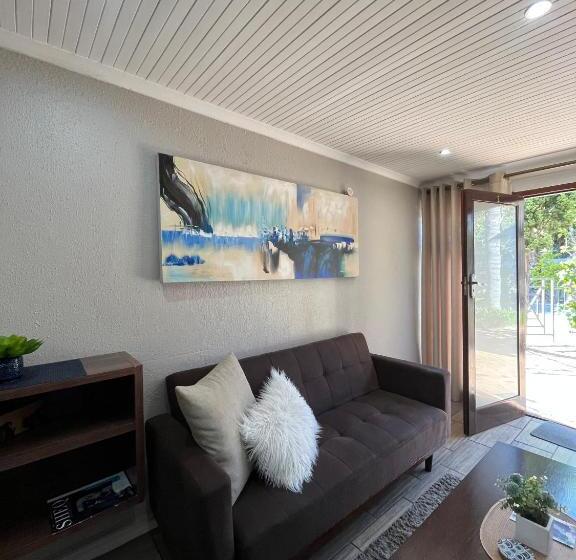 Номер Стандарт Вид на Бассейн, Panorama Self Catering