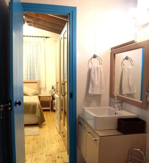 اتاق لوکس, Cypriot Swallow Boutique
