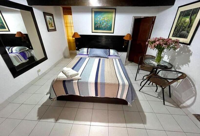 Полулюкс, Hostal Ocean Pacifico