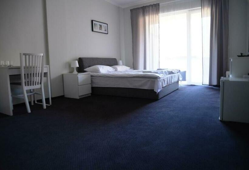 Номер Стандарт Трехместный, Rakhiv Hotel & Apartments