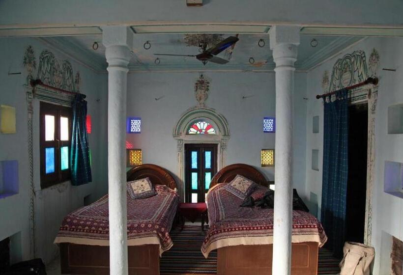 Номер Стандарт, Narayan Niwas Castle