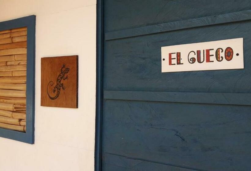 Номер Стандарт Совместная Ванная, La Urraca Loca Hostel