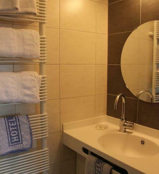 Quarto Triplo Estandar, Hôtel Restaurant Oberlé