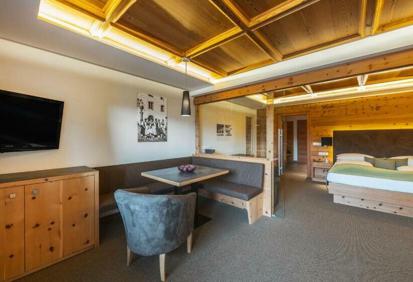 可观山景的小型套房, Maraias   Luxury Suites & Apartments