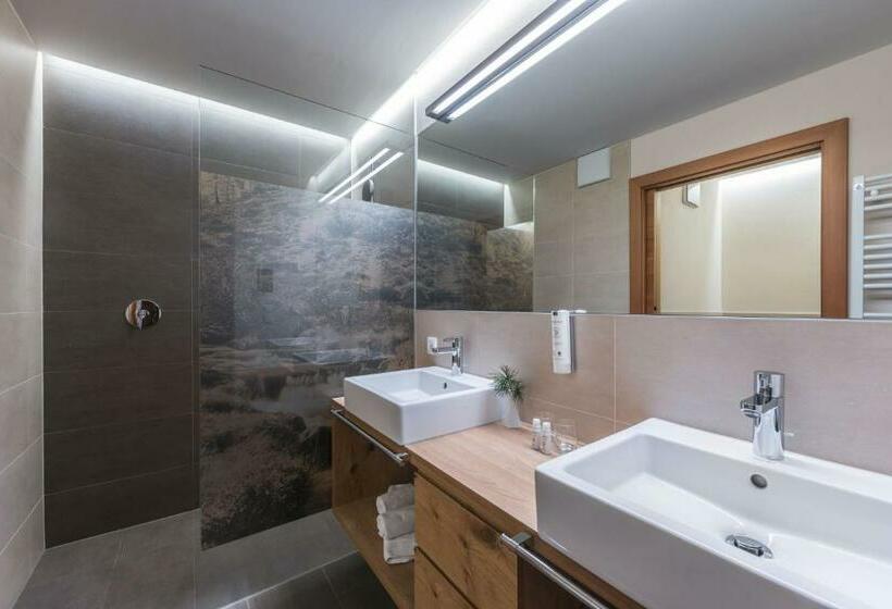 可观山景的小型套房, Maraias   Luxury Suites & Apartments