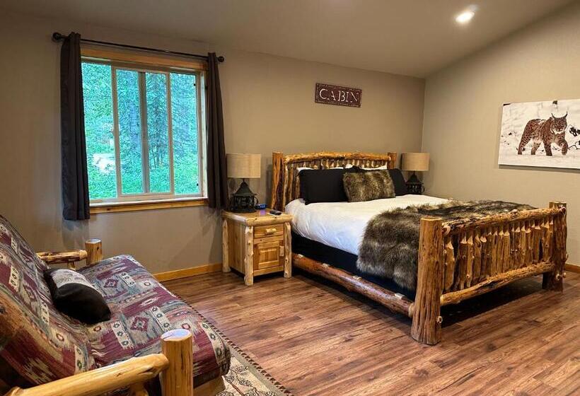 Family Suite, Summit Lake Lodge