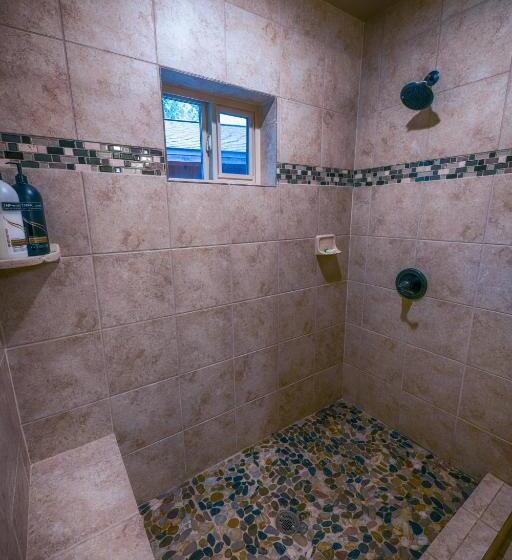 Family Suite, Summit Lake Lodge
