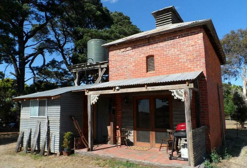 Номер Стандарт Вид на Горы, Grampians Historic Tobacco Kiln