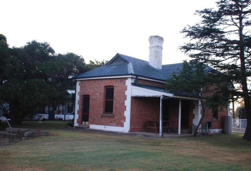 スタンダードスタジオ, Lochinvar House