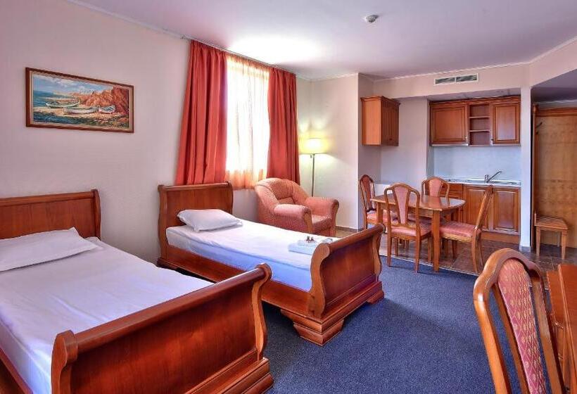 Люкс, Estreya Residence Hotel And Spa