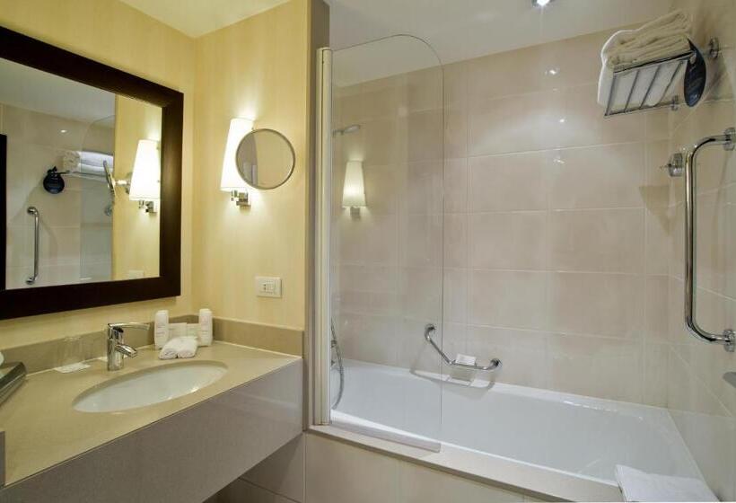 Номер Superior, Radisson Blu Hotel, Paris Boulogne