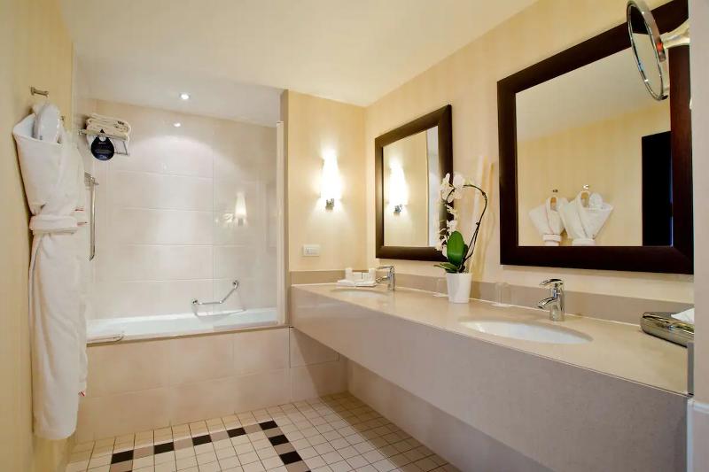 Номер Superior, Radisson Blu Hotel, Paris Boulogne