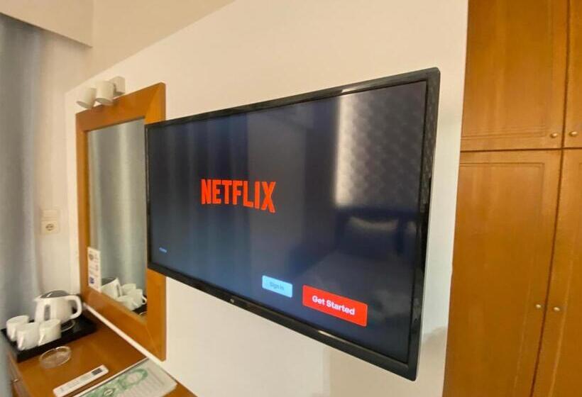 Номер Deluxe, Castro