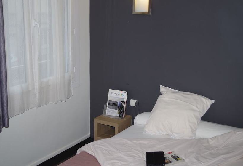Четырехместный Номер Стандарт, The Originals City, Hôtel Le Savoy, Caen