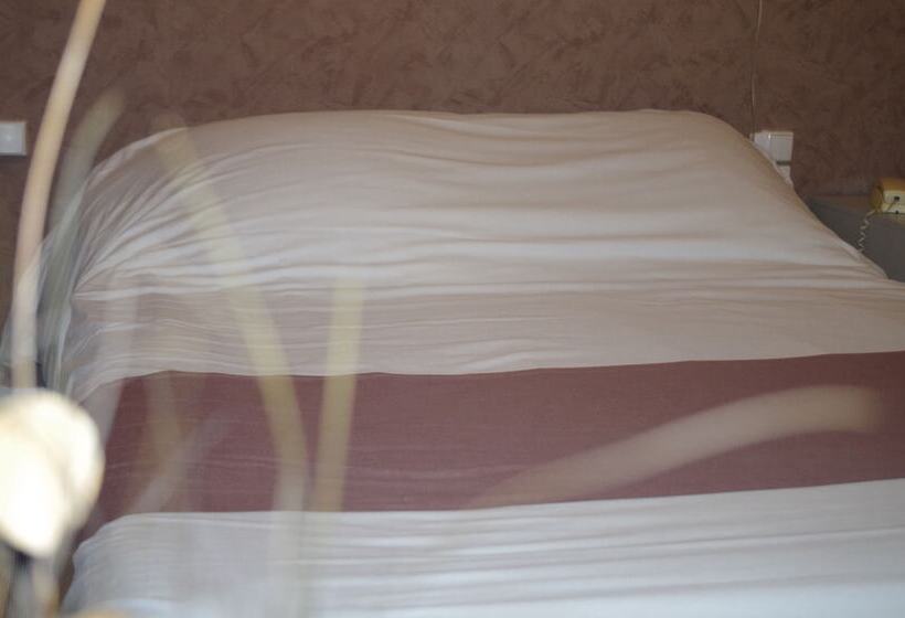 Номер Superior, The Originals City, Hôtel Le Savoy, Caen