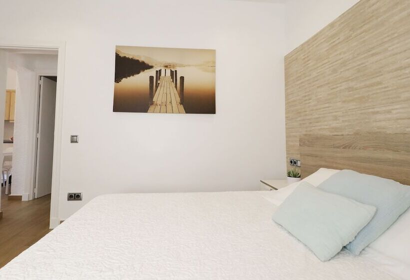 Апартаменты 1 Спальня, Naika Studios & Apartments
