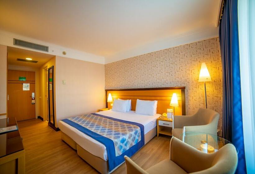اتاق اساندارد با چشم‌انداز جانبی به دریا, Porto Bello Hotel Resort & Spa