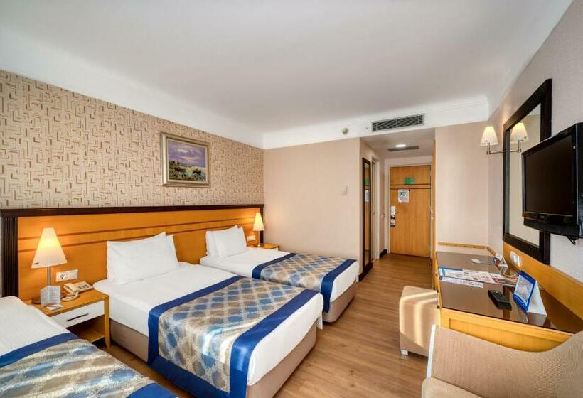 اتاق استاندارد سه نفره با چشم‌انداز کنار دریا, Porto Bello Hotel Resort & Spa