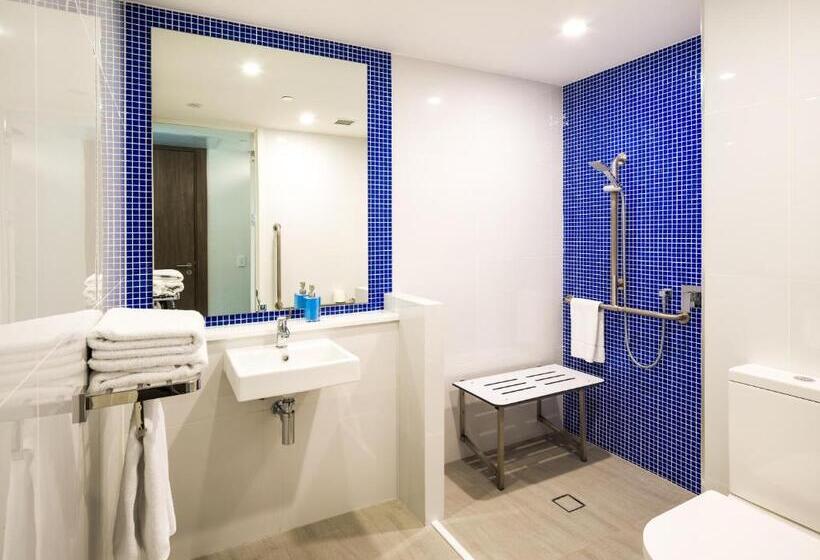 Студия Стандарт, Carnmore Hotel Christchurch