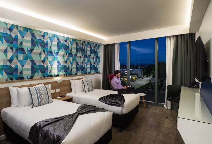 Студия Стандарт, Carnmore Hotel Christchurch