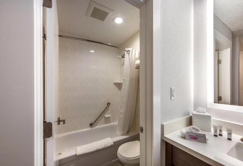 Полулюкс, Red Lion Inn & Suites Grants Pass