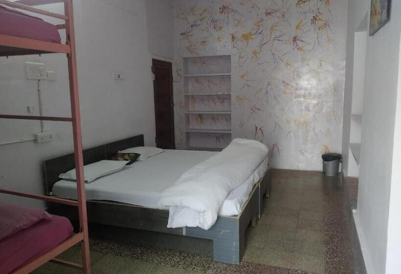 اتاق استاندارد چهار تخته, Backpackers Villa