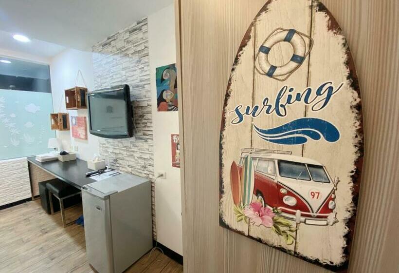 اتاق استاندارد سه نفره, Love River Inn