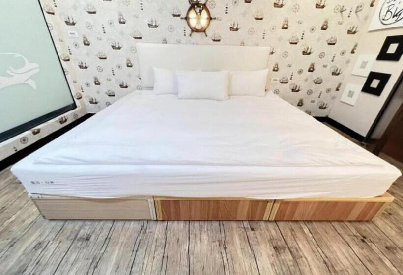 اتاق استاندارد سه نفره, Love River Inn