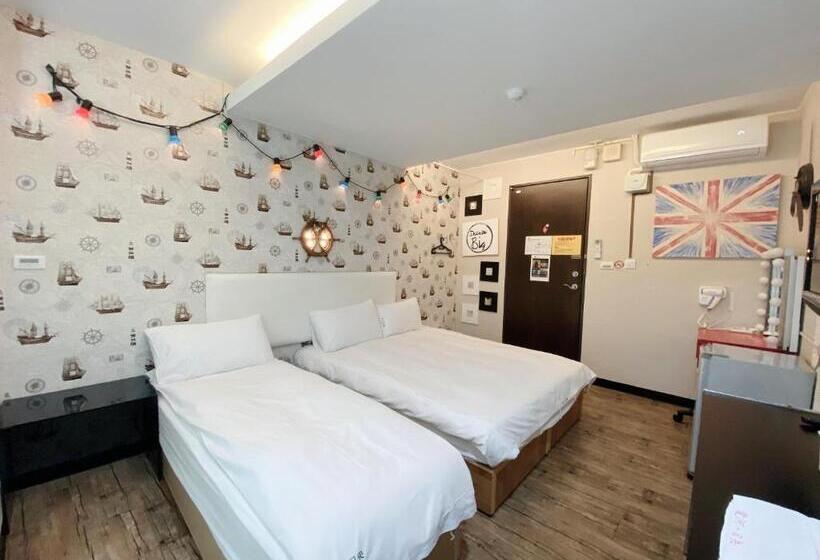 اتاق استاندارد سه نفره, Love River Inn