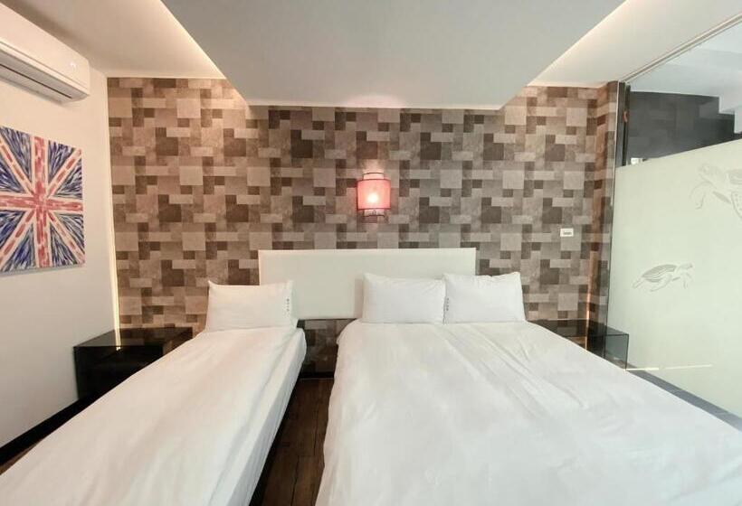 اتاق استاندارد سه نفره, Love River Inn