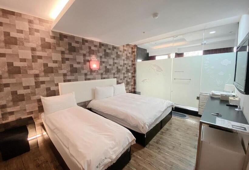 اتاق استاندارد سه نفره, Love River Inn