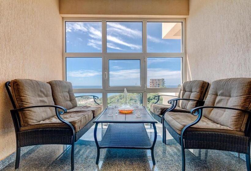 اتاق استاندارد چهارنفره با بالکن, Vera Apartments
