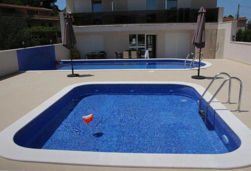 اتاق سوپریور خانوادگی, Zigovic Apartmani