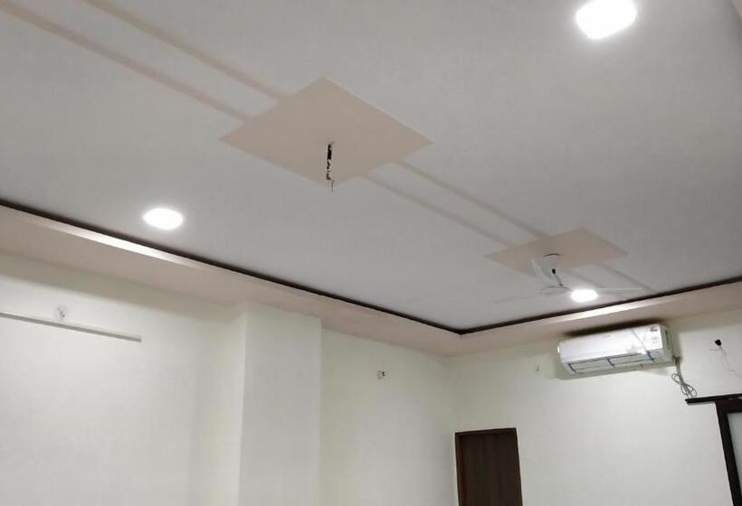 ファミリールーム, Rajlakshmi Guest House