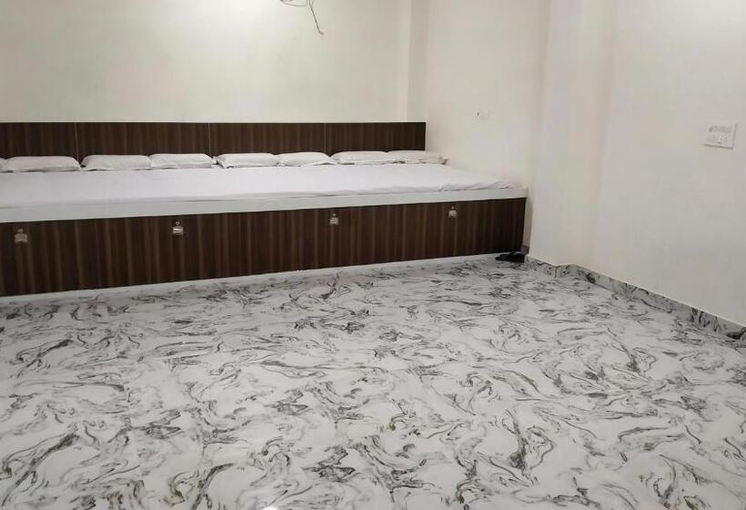 ファミリールーム, Rajlakshmi Guest House