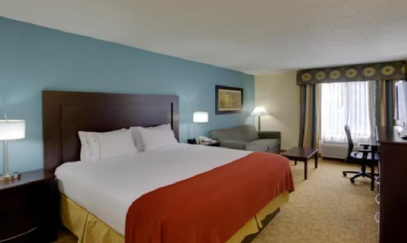 带大床的套房, Holiday Inn Exp Winston Salem By Ihg