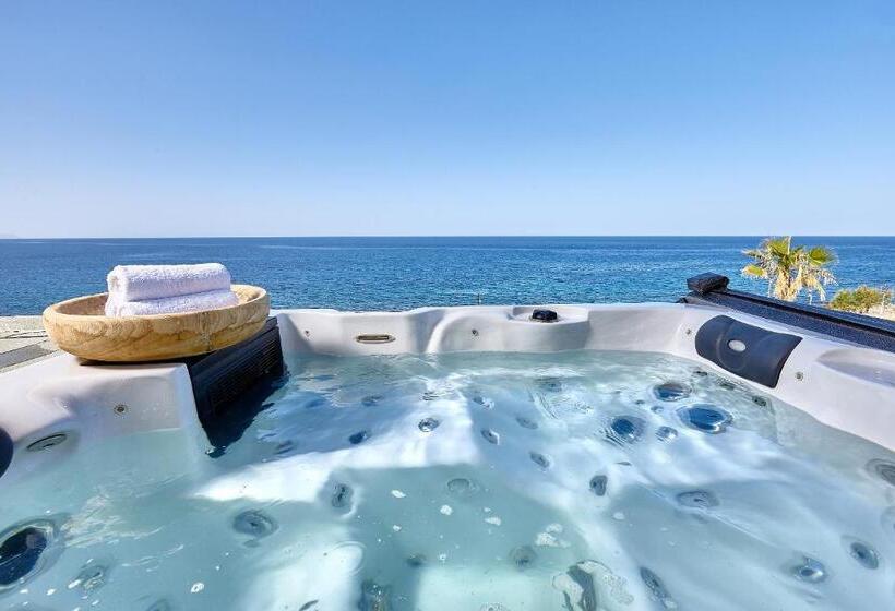 Люкс Вид на Море с Гидромассажем, Castello Village Resort