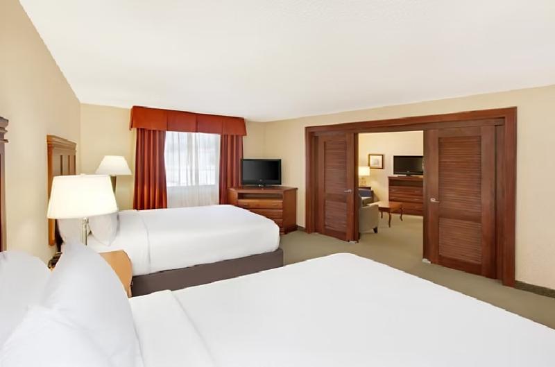 스위트, Holiday Inn Express Dallas Medical Market Center