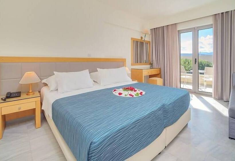 Номер Стандарт Боковой Вид на Море, Miramare Resort & Spa