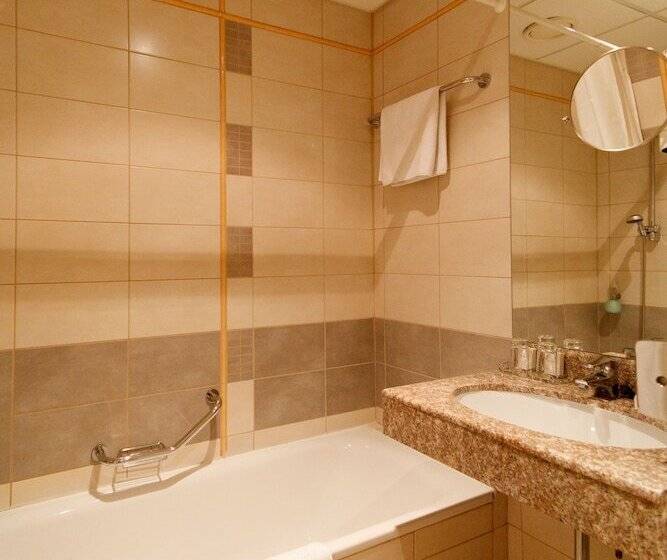 اتاق استاندارد یک نفره, Monika Centrum Hotels