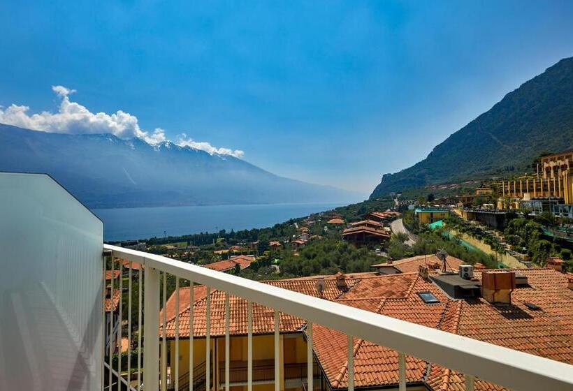 Superior room with lake view, Royal Village