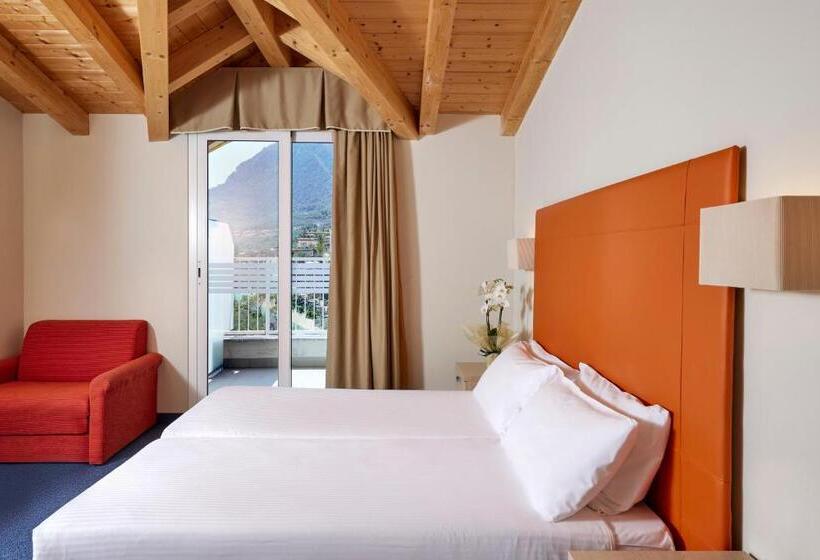 Superior room with lake view, Royal Village