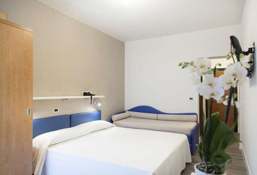 اتاق استاندارد چهار تخته, Royal Village