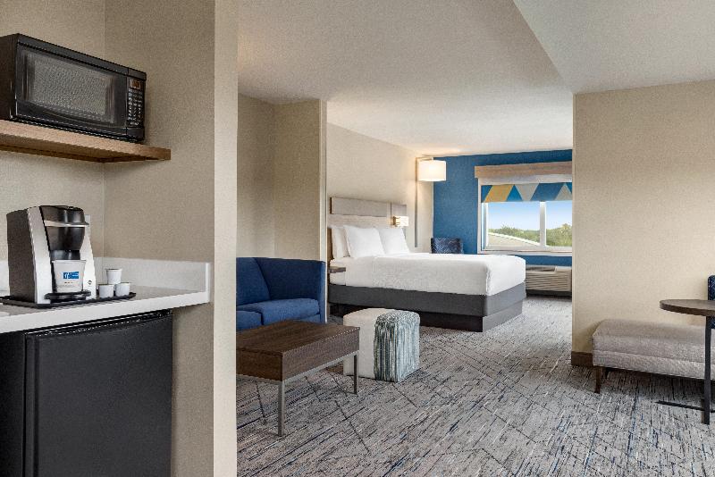 Люкс Кровать Кинг, Holiday Inn Express Hotel & Suites Fort Pierce West, An Ihg