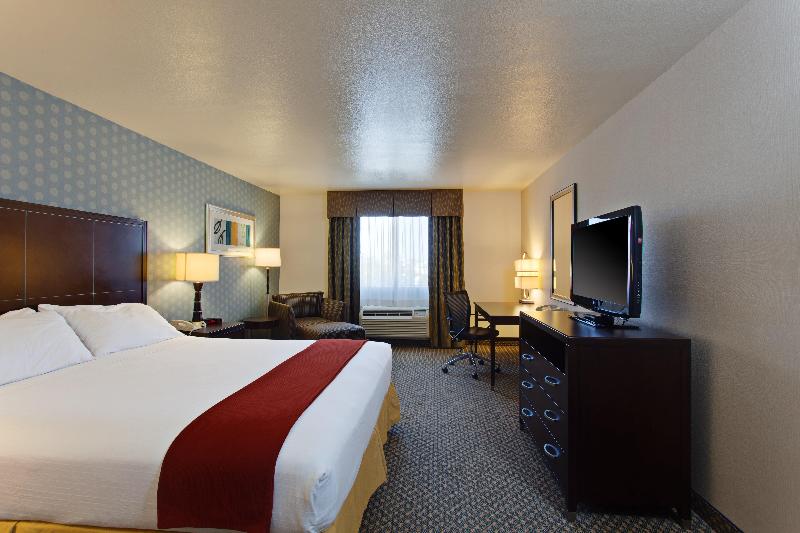 Номер Стандарт Кровать Кинг Адаптированный для Инвалидов, Holiday Inn Express Hotel & Suites Hermosa Beach, An Ihg