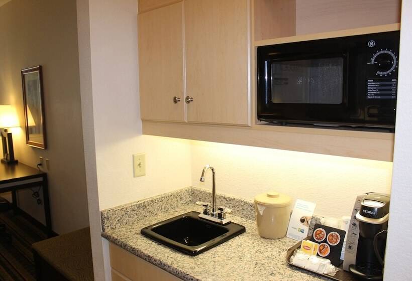 Suite, Holiday Inn Express Berkeley, An Ihg